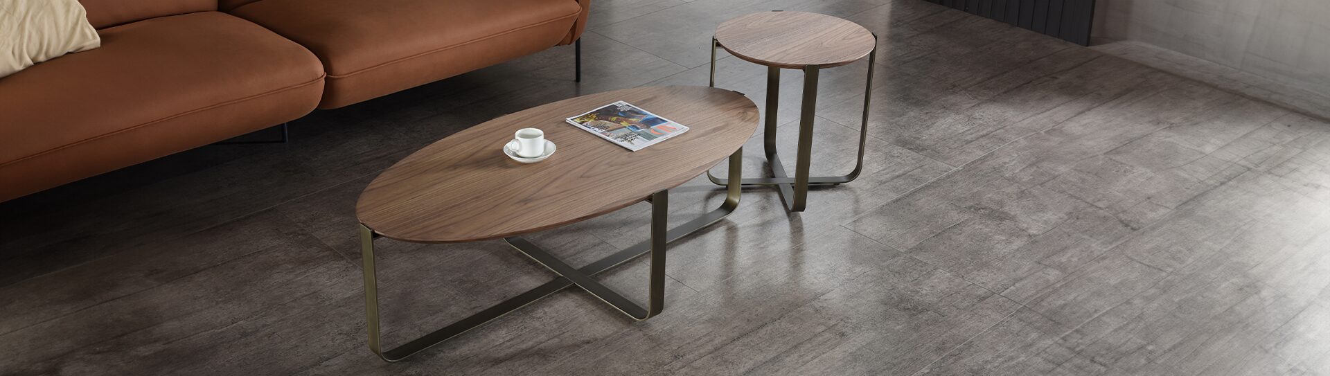 Table basse SEQUOIA Table basse marron ovale SEQUOIA Géant du Meuble dans un salon à côté d'une table basse ronde marron en bois