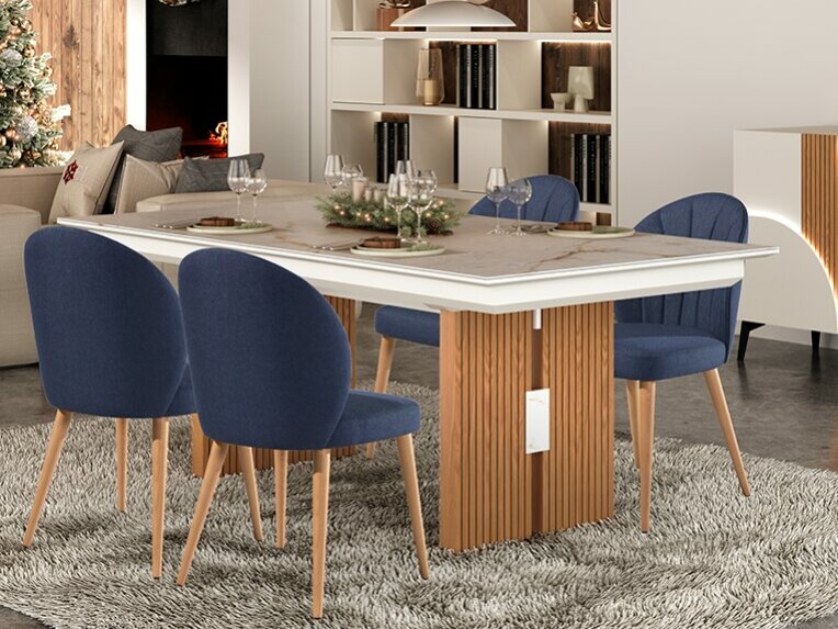 Table à manger rectangulaire au plateau clair avec pieds en bois rainurés, entourée de chaises bleu marine à pied en bois. La table est dressée avec des verres et une décoration de centre de table, dans une salle élégante à ambiance chaleureuse.
table-a-manger-salle-a-manger-modele-marquise-le-geant-du-meuble