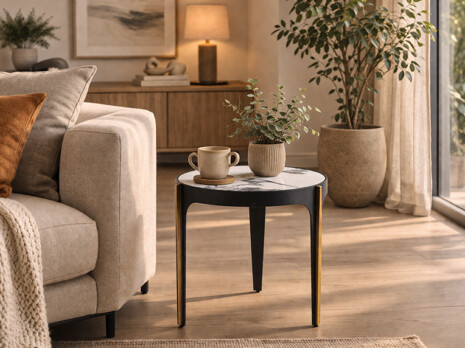 Table coin de canapé posée dans un salon